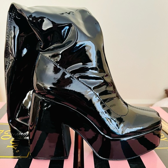 NIB Dolls Kill Lady GoDiva Wicked Head Versus Heart Platform Boots Cannon Black - Picture 9 of 16